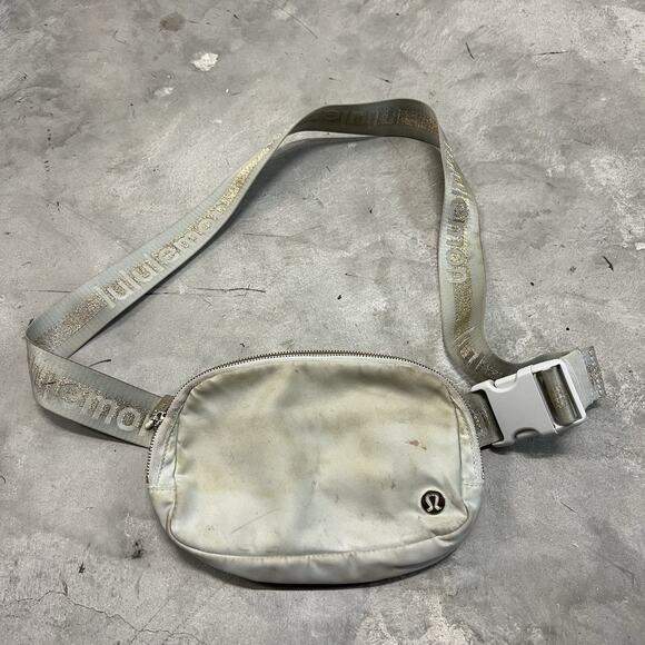 Lululemon Everywhere Belt Bag 1L Wordmark Vapor/Gold/White-LU9BHGS VOPR/GOLD/WHT - Picture 1 of 11